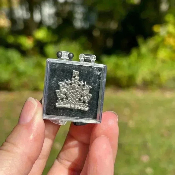 5/$25 Silver pewter cost of arms  military pin 15mm VTG - Picture 4 of 8